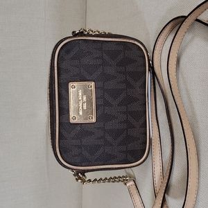 MICHAEL KORS SMALL CROSSBODY BAG BFPM-10-020
